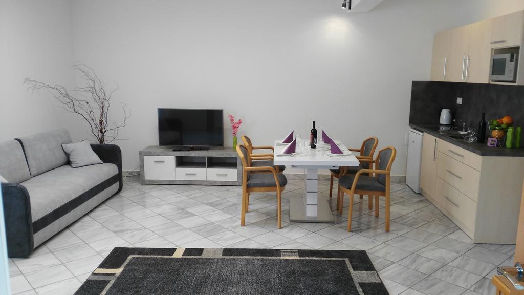 Апартаменти Fueredi Haz Apartman Шопрон Екстер'єр фото