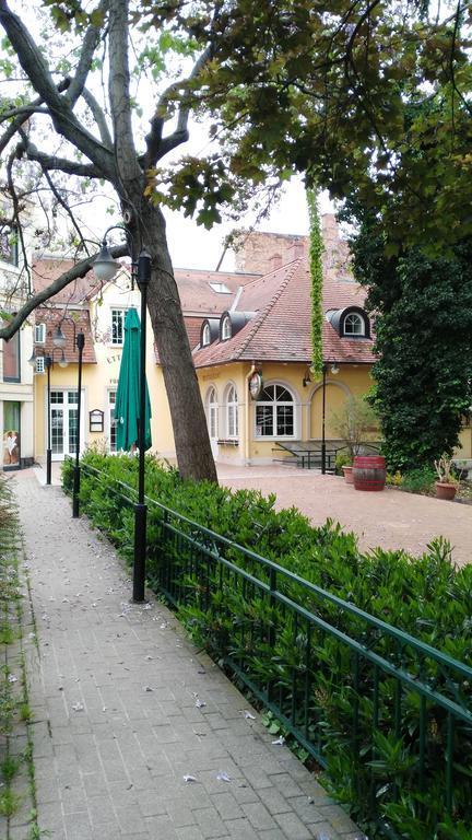 Апартаменти Fueredi Haz Apartman Шопрон Екстер'єр фото